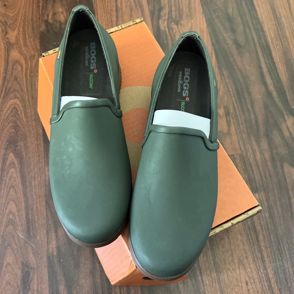New with box bogs sweet pea slip on size 7